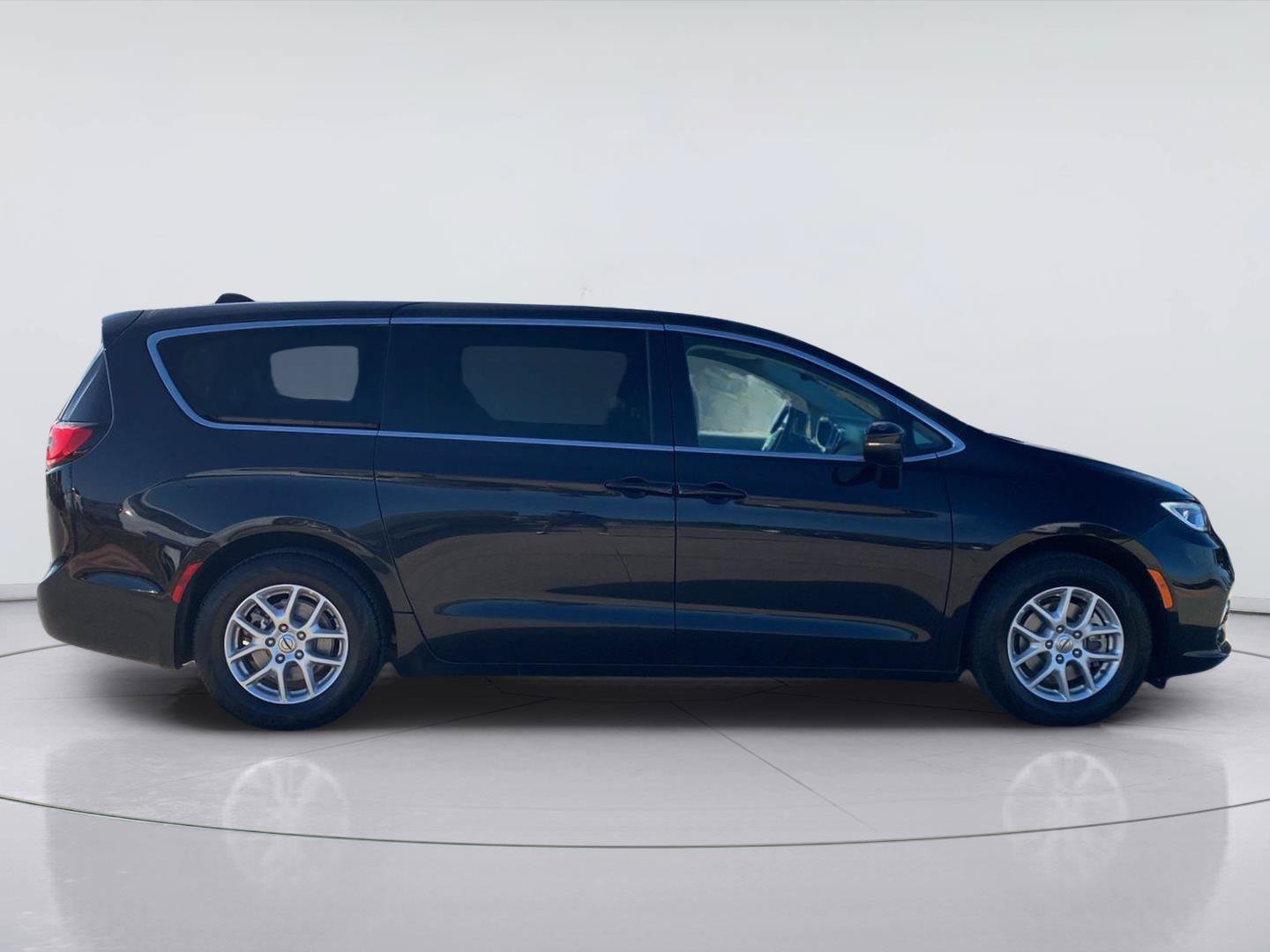 Used 2023 Chrysler Pacifica Touring-L FWD image 7