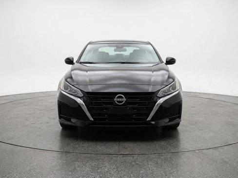 Used 2025 Nissan Altima 2.5 SV image 2