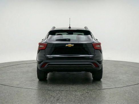 Used 2025 Chevrolet Trax LT FWD image 7