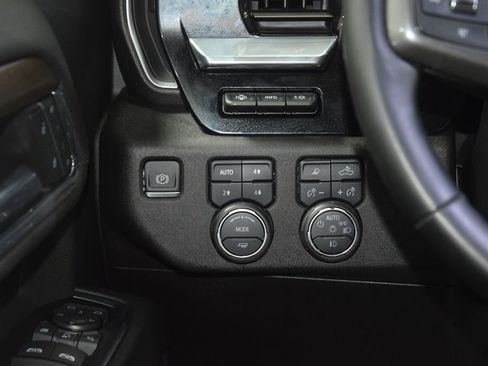 Used 2024 Chevrolet Silverado 2500 High Country w/ Technology Package AWD/4WD image 38