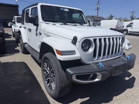 Used 2023 Jeep Wrangler Unlimited Sahara w/ Cold Weather Group AWD/4WD image 3