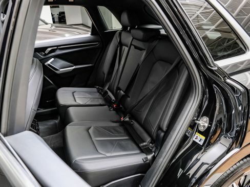 Used 2025 Audi Q3 2.0T Premium image 40