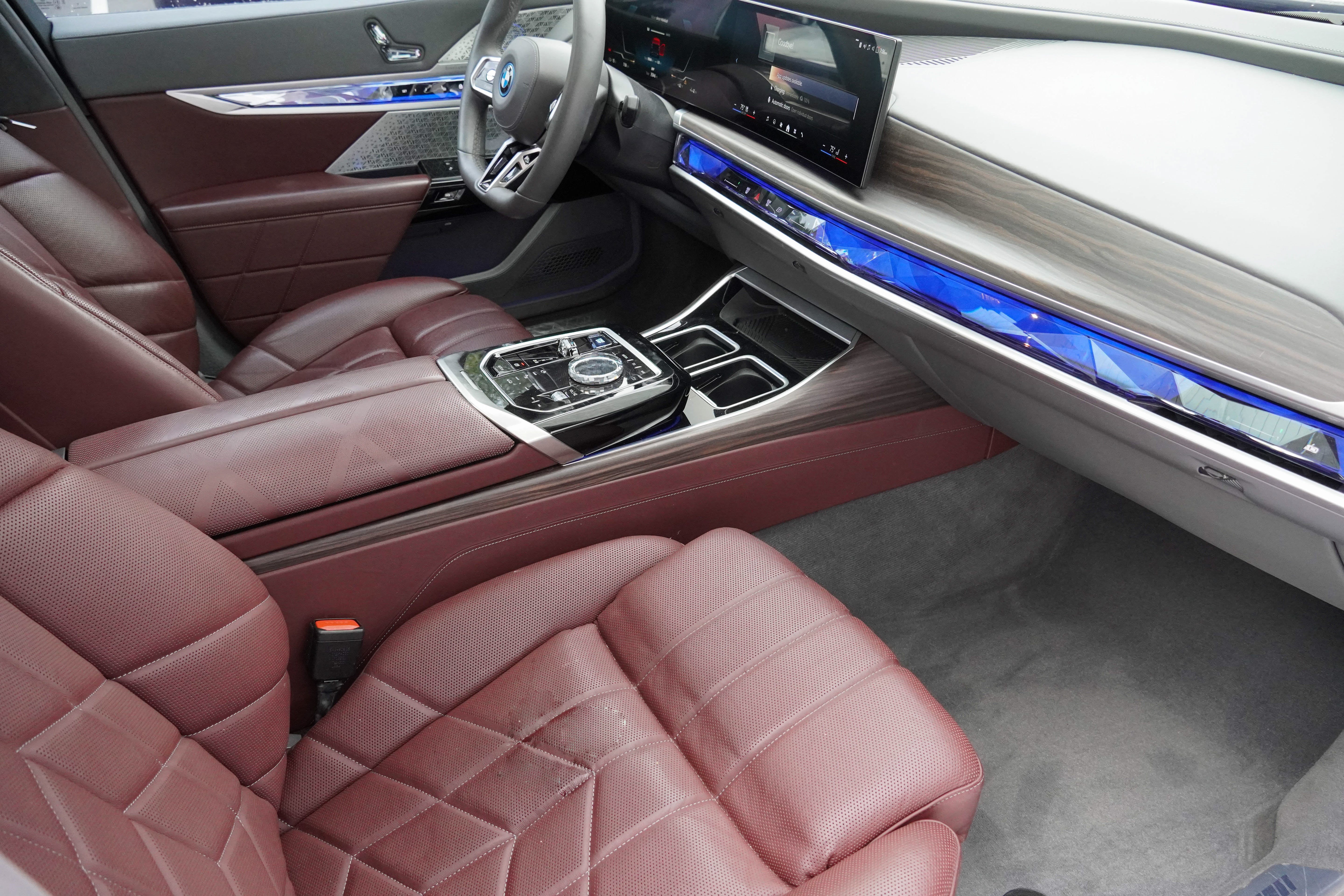 Certified 2023 BMW i7 xDrive60 w/ Executive Package 2 AWD/4WD image 8