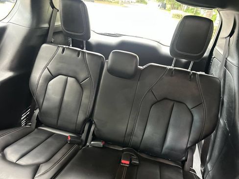 Used 2023 Chrysler Pacifica Touring-L w/ Uconnect Theater Family Group FWD image 11