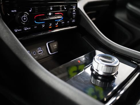 Certified 2023 Jeep Grand Cherokee Altitude image 27