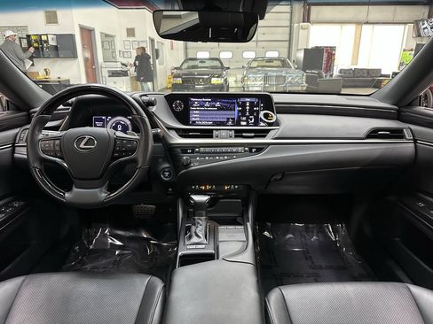 Used 2019 Lexus ES 300h 300H w/ Premium Package image 18