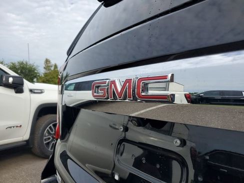 Used 2023 GMC Yukon XL SLT w/ SLT Premium Package RWD image 6
