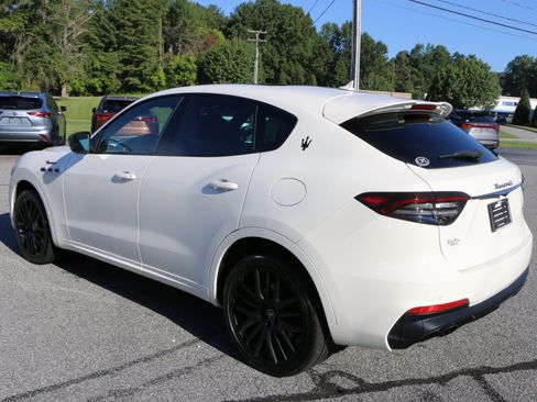 Used 2022 Maserati Levante Modena AWD/4WD image 3
