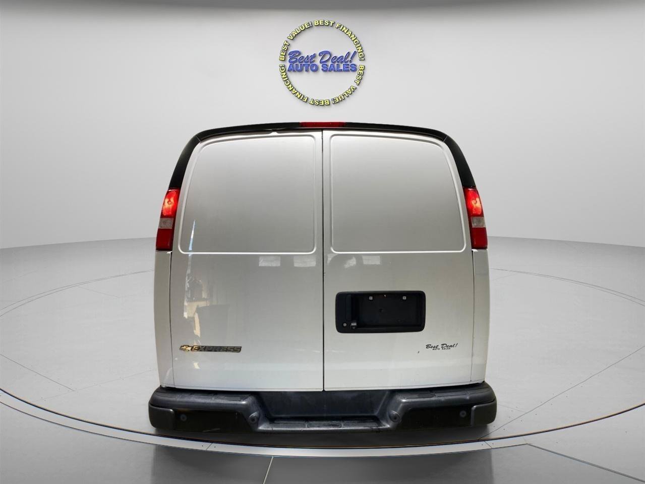 Used 2020 Chevrolet Express 2500 w/ Driver Convenience Package RWD image 4