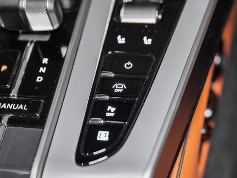 Used 2025 Aston Martin Vanquish image 36