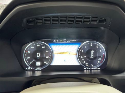 Used 2017 Volvo XC90 T6 Momentum w/ Vision Package image 18