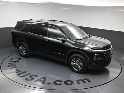 Used 2026 Chevrolet Traverse LT w/ Driver Confidence Package FWD image 32