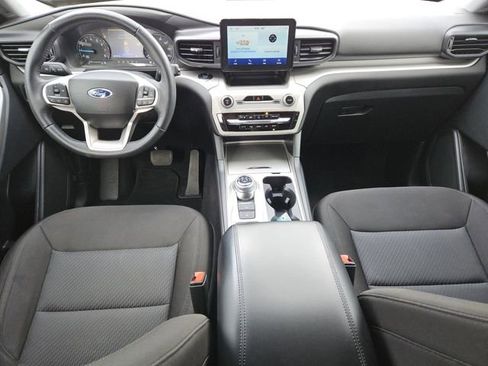 Used 2024 Ford Explorer XLT RWD image 6