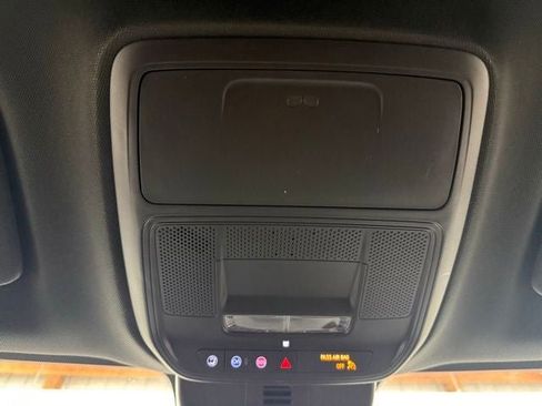 Used 2025 Buick Enclave Preferred AWD/4WD image 18
