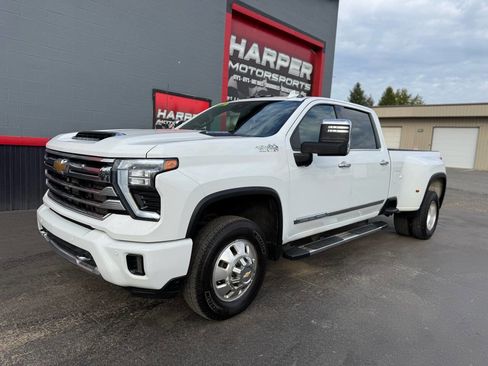 Used 2024 Chevrolet Silverado 3500 High Country w/ Technology Package image 10