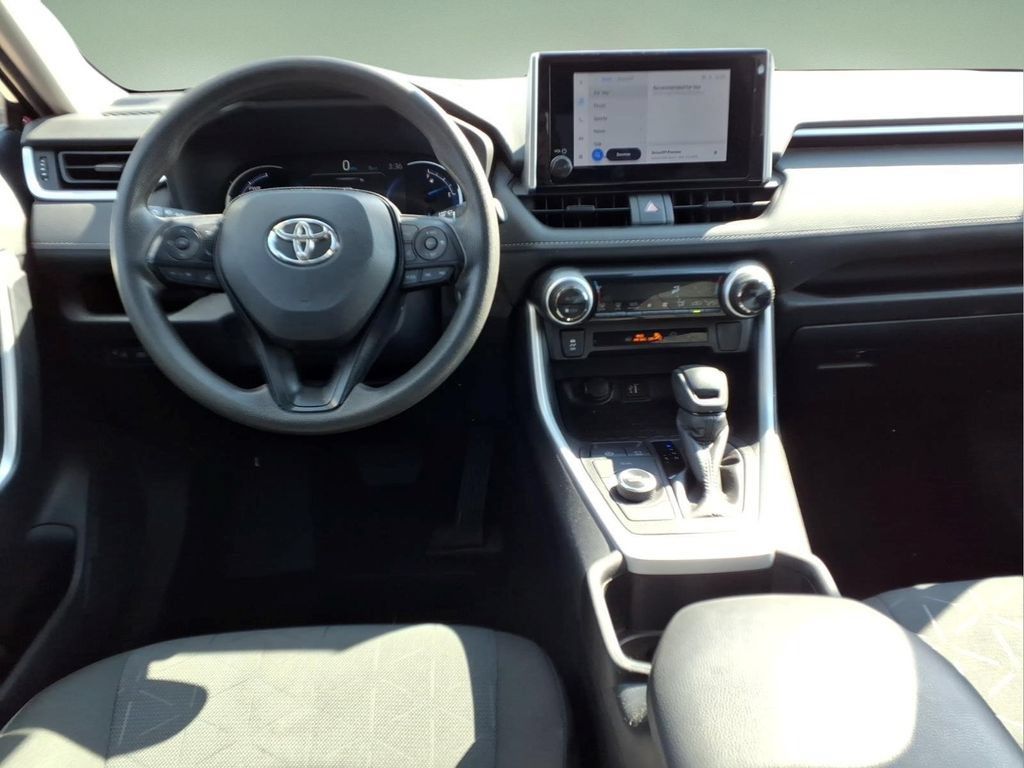 Used 2025 Toyota RAV4 XLE AWD/4WD image 8