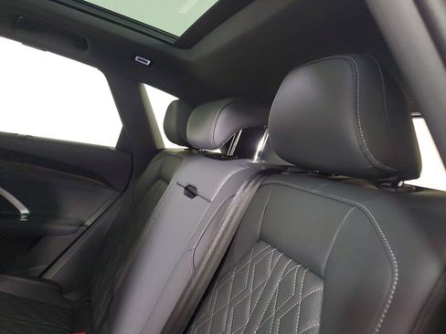 Used 2025 Audi SQ5 Prestige AWD/4WD image 11