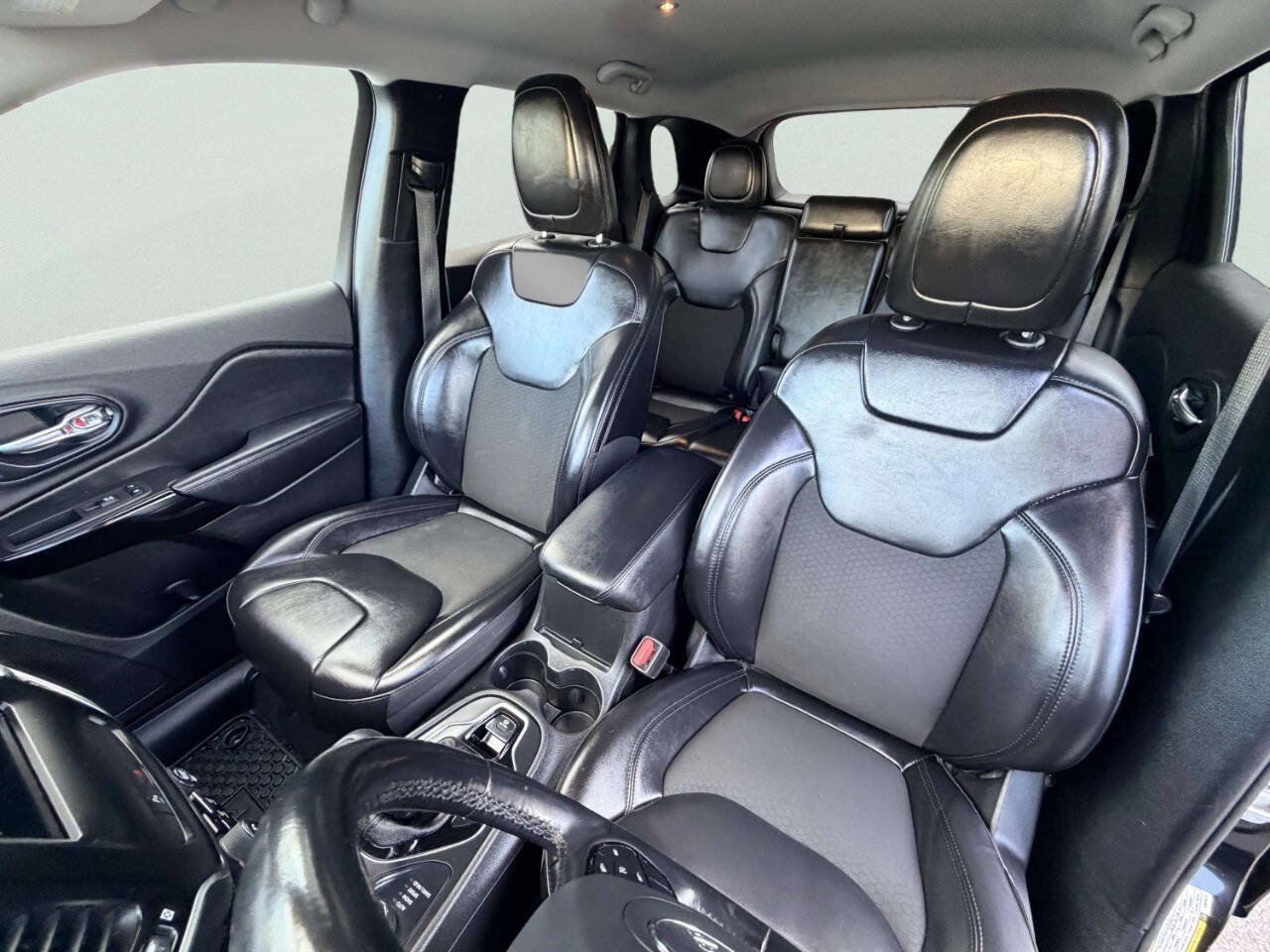 Used 2020 Jeep Cherokee Latitude Plus AWD/4WD image 14