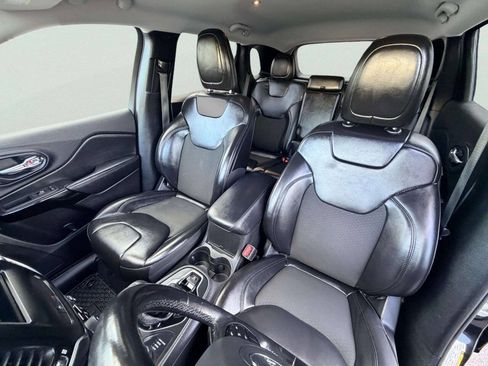 Used 2020 Jeep Cherokee Latitude Plus AWD/4WD image 14