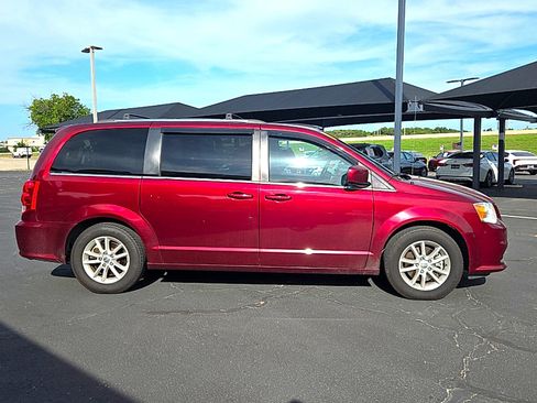 Used 2020 Dodge Grand Caravan SXT FWD image 5