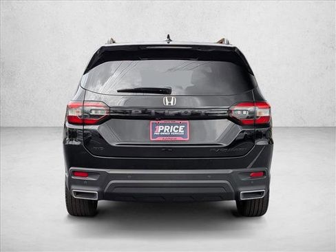 Used 2025 Honda Pilot Black Edition image 7