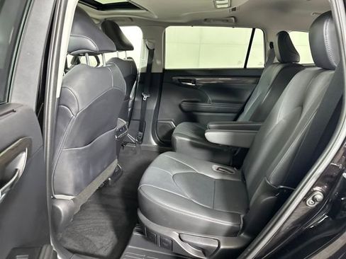 Used 2020 Toyota Highlander Limited image 25