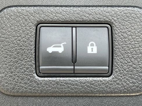 Used 2024 Nissan Armada SL image 25