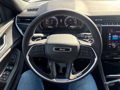 New 2026 Jeep Grand Cherokee L Laredo image 14