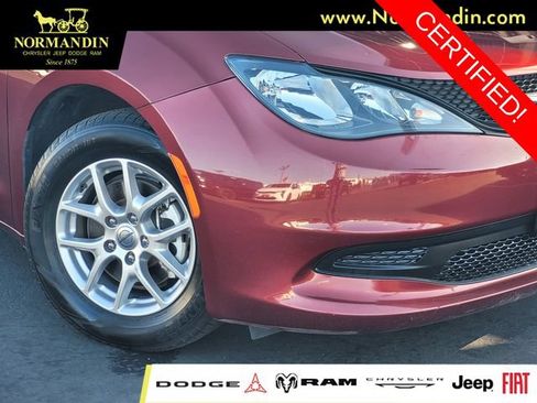 Certified 2023 Chrysler Voyager LX FWD image 3