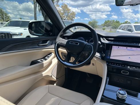New 2026 Jeep Grand Cherokee L Limited w/ Luxury Tech Group II RWD image 18
