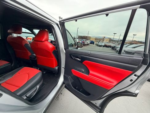 Used 2022 Toyota Highlander XSE image 30