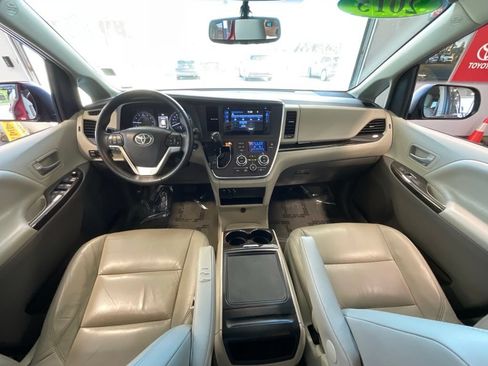Used 2015 Toyota Sienna XLE FWD image 8