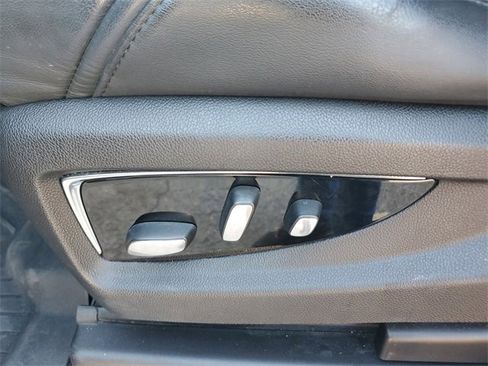 Used 2017 Cadillac Escalade ESV 4WD image 21