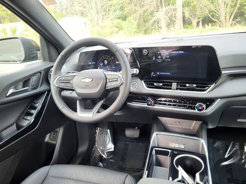 Used 2025 Chevrolet Equinox LT w/ Convenience Package II image 16