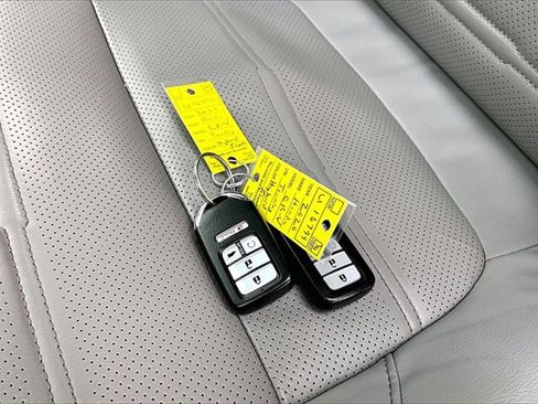 Used 2020 Honda CR-V Touring image 14