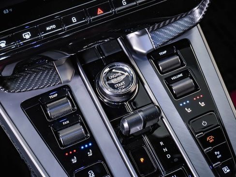 New 2025 Aston Martin Vanquish image 30