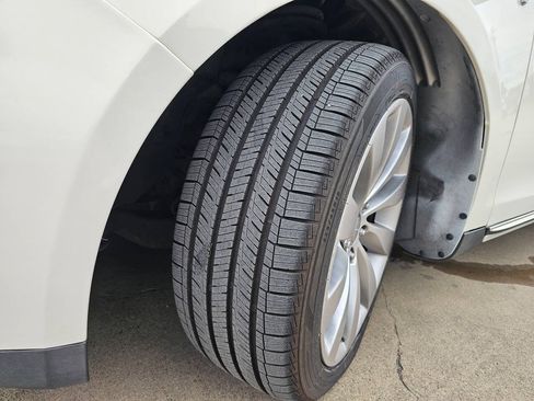Used 2013 Lincoln MKS FWD image 17