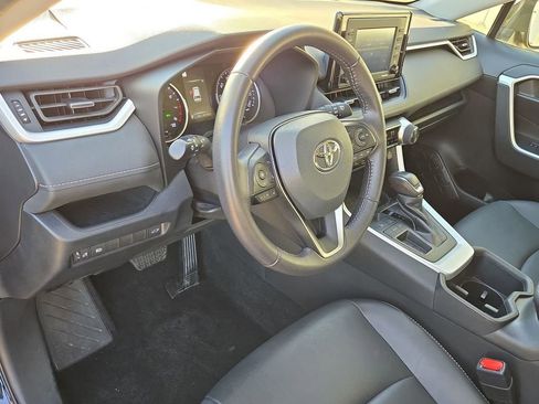 Used 2022 Toyota RAV4 XLE Premium image 12