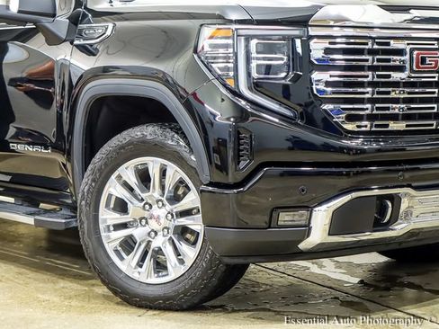 Used 2024 GMC Sierra 1500 Denali w/ Technology Package AWD/4WD image 4
