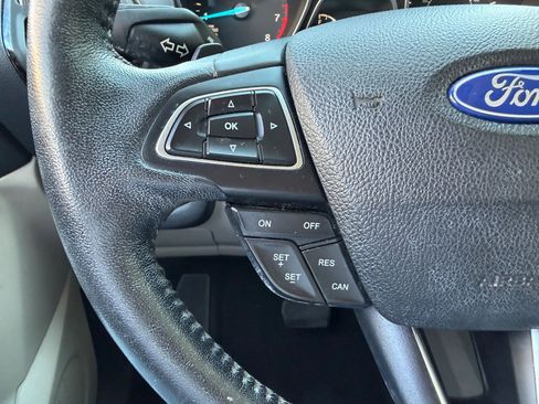 Used 2017 Ford Escape Titanium image 16