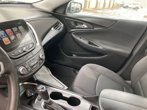 Used 2017 Chevrolet Malibu LT image 16