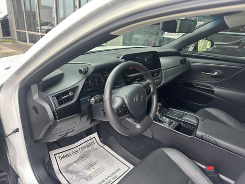 Used 2022 Lexus ES 300h w/ Premium Package image 3