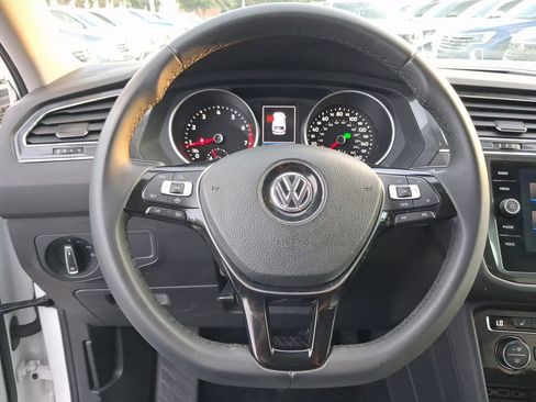 Used 2020 Volkswagen Tiguan SE FWD image 17