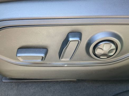 Used 2024 Jeep Grand Cherokee L Laredo image 28