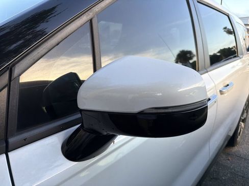 Certified 2024 Kia Carnival EX FWD image 6