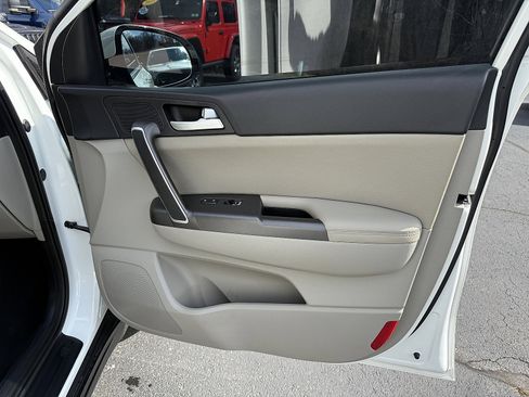 Used 2022 Kia Sportage Nightfall Edition image 13