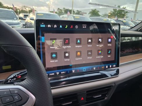 New 2026 Volkswagen Tiguan SEL R-Line AWD/4WD image 9