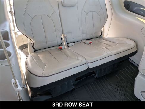 Used 2019 Chrysler Pacifica Limited w/ Advanced Safetytec Group image 5