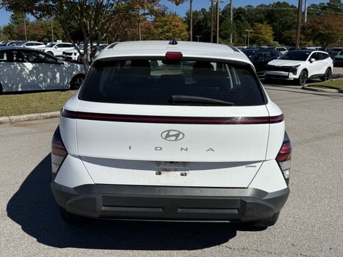Used 2024 Hyundai Kona SE image 4