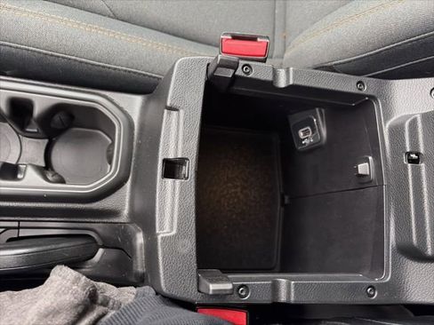 Used 2024 Jeep Wrangler Unlimited image 23